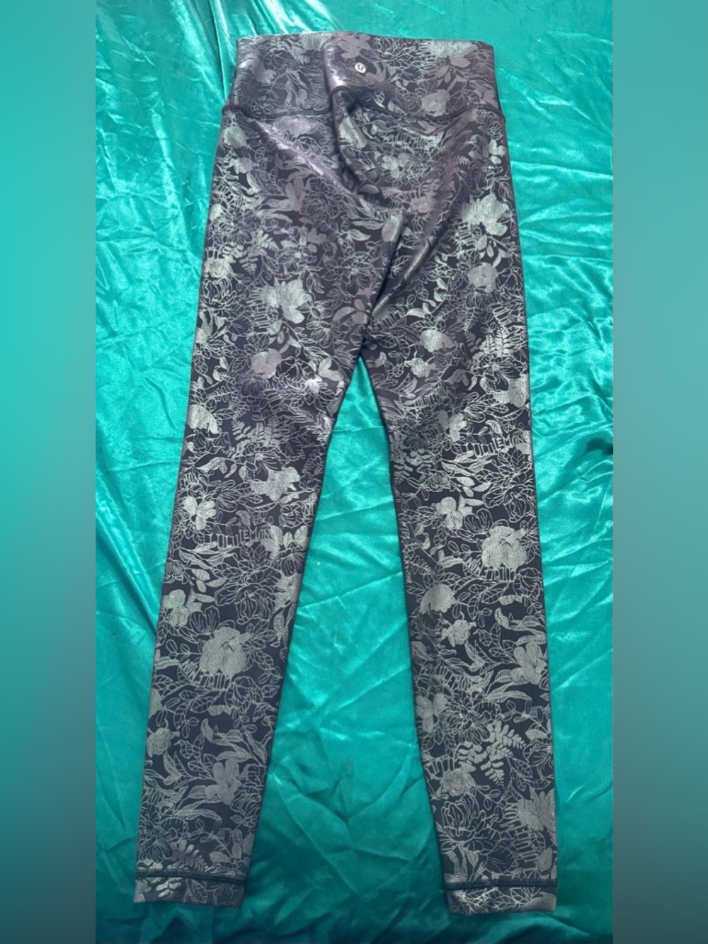 #44 NWOT limited addition metallic Lululemon Black Floral leggings Size 6